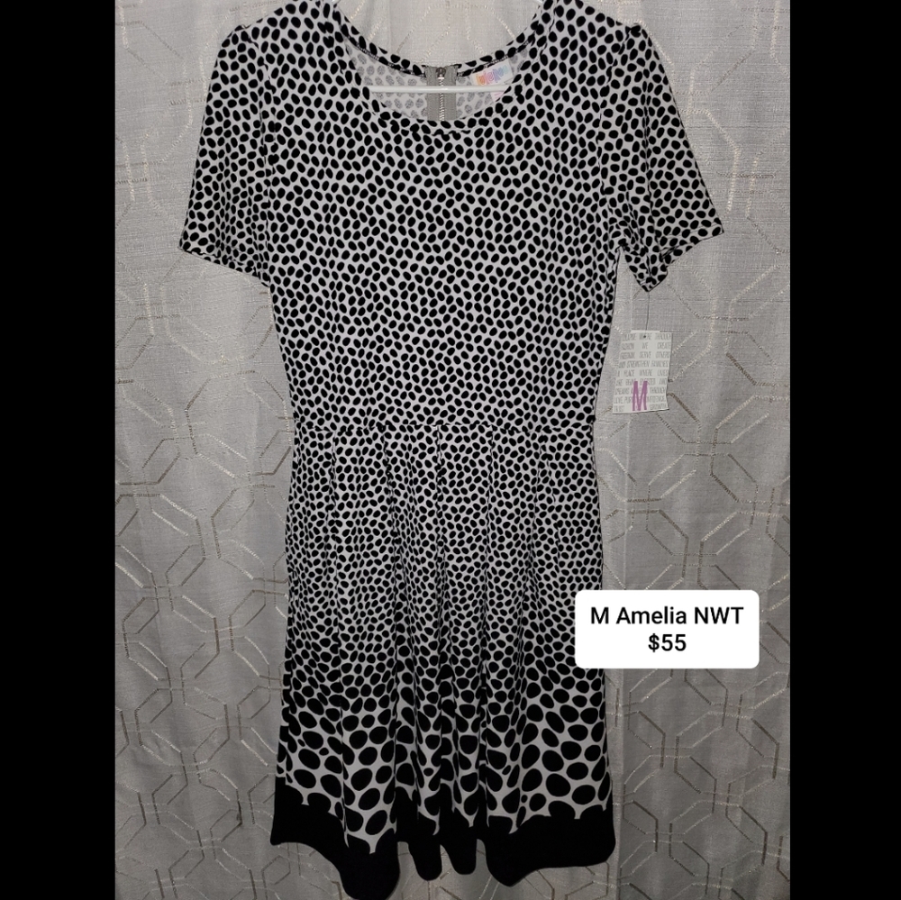 NWT Amelia Lularoe